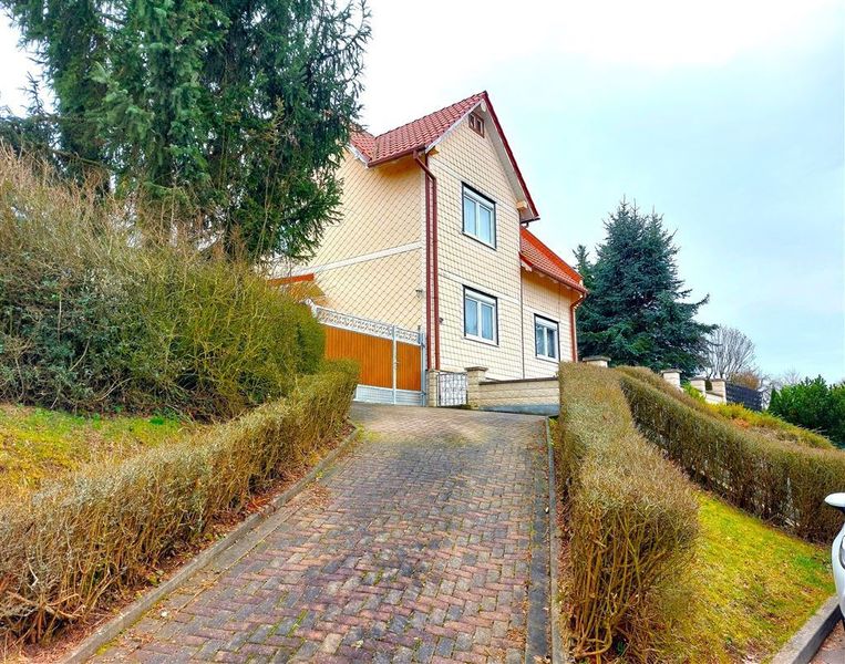 Einfamilienhaus in Kraja: 6 Zimmer, Garten, Garage und viel Platz für die Familie